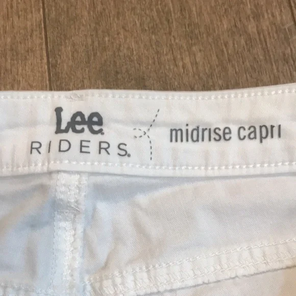 White Lee Riders midrise capri - Picture 3 of 5